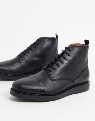 Черные ботинки из черной лакированной