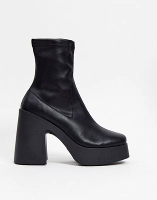 Черные эксклюзивные зимние ботинки Moon Boot
