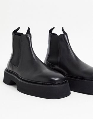 Черные кожаные ботинки на шнуровке