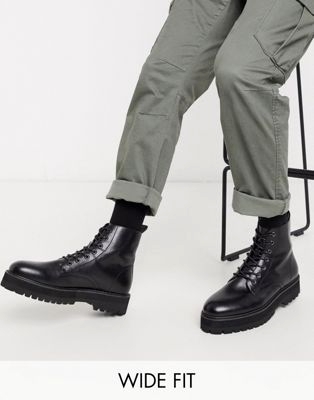 Черные замшевые короткие ботинки UGG  Кемерово